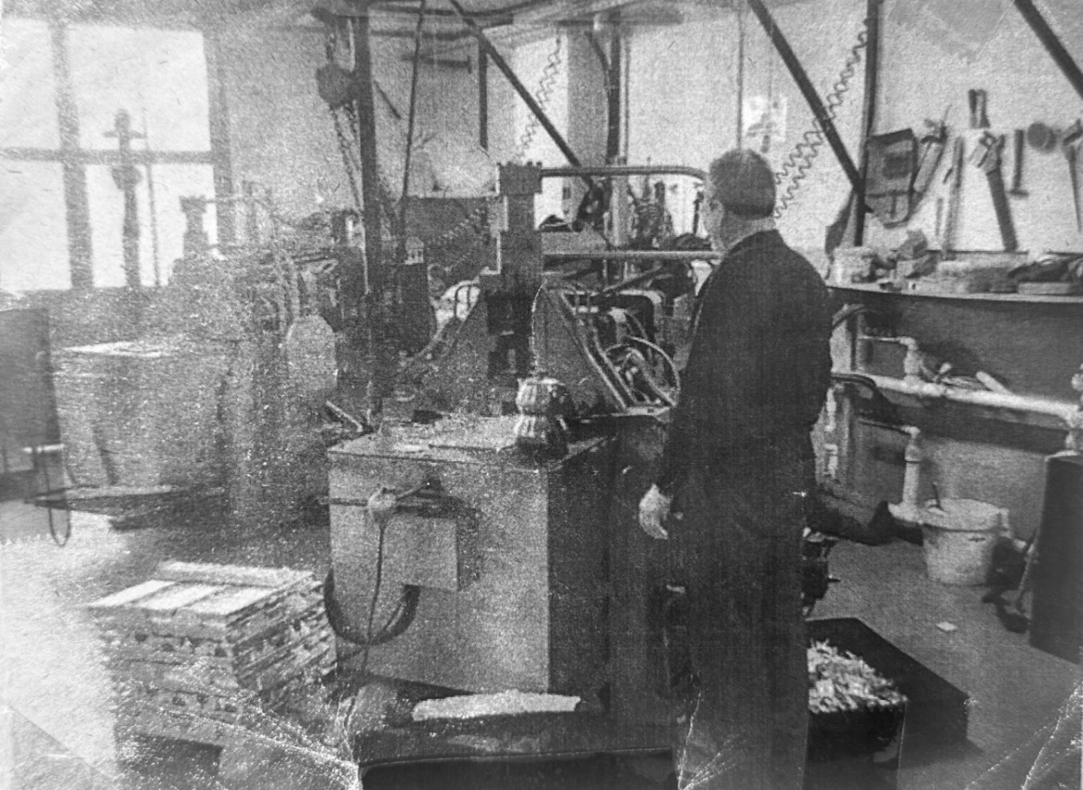 Real Metal & Fermuar atölyesinde usta el işçiliği